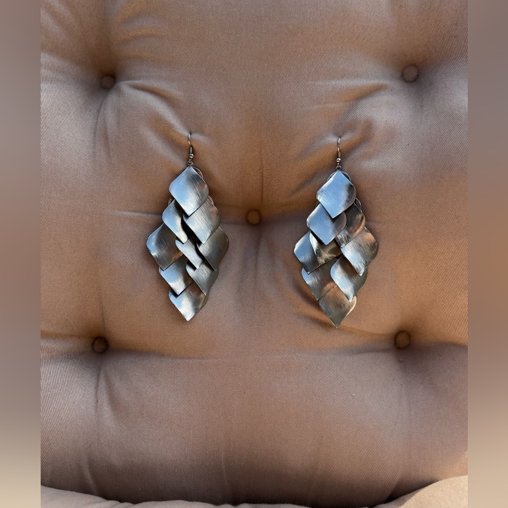 Handmaid metal earrings